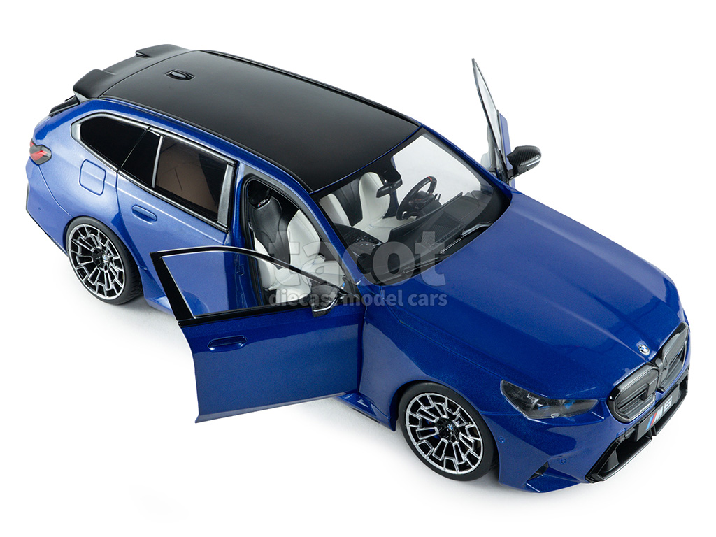 107455 BMW New M5 Touring/ G61 2024