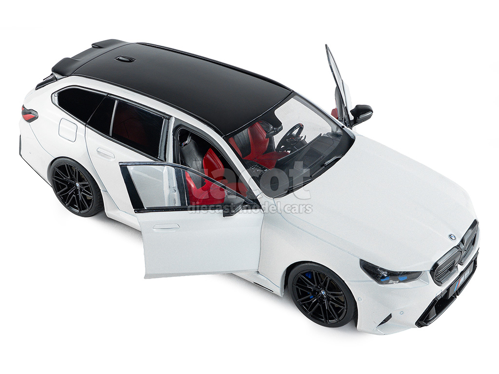 107456 BMW New M5 Touring/ G61 2024