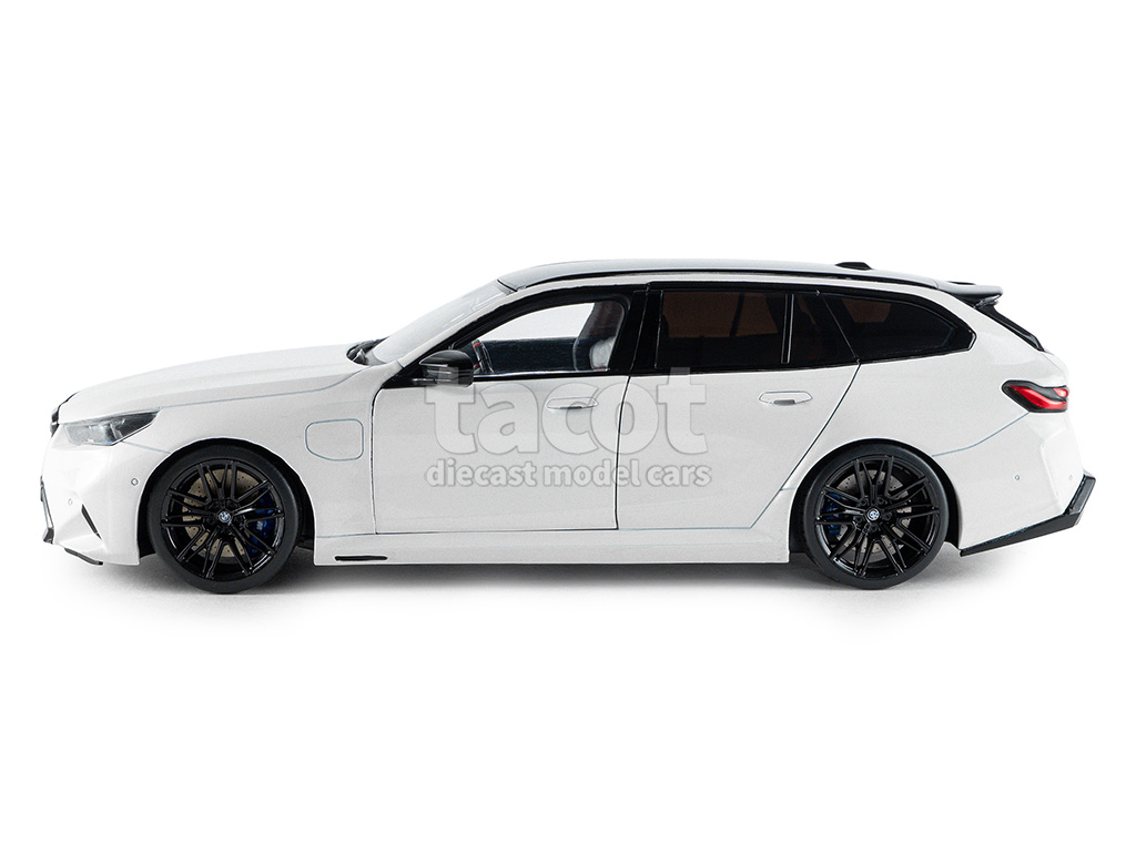 107456 BMW New M5 Touring/ G61 2024