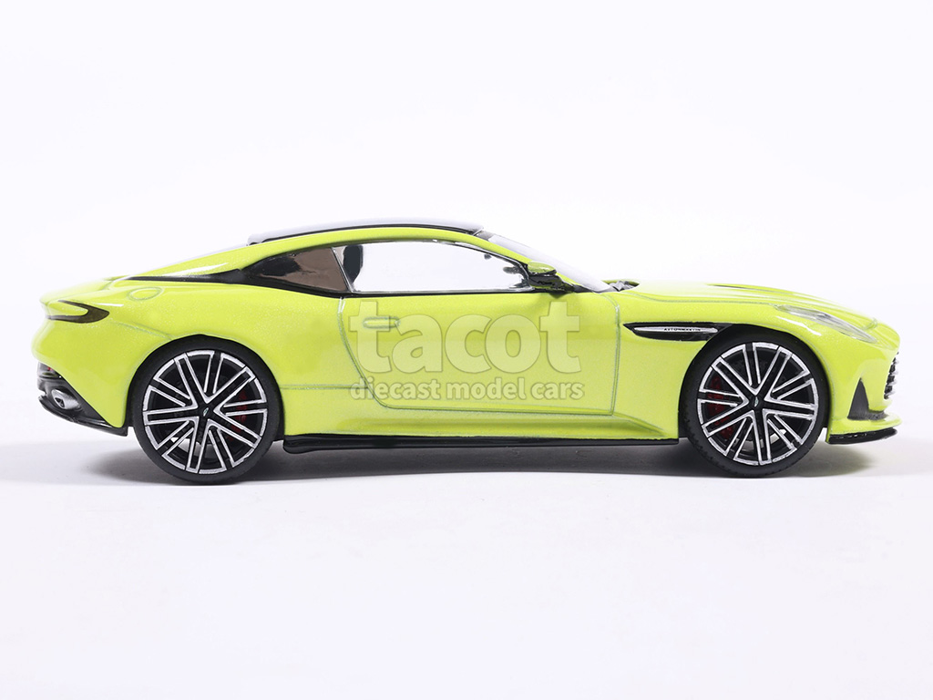 107460 Aston Martin DB12 2023
