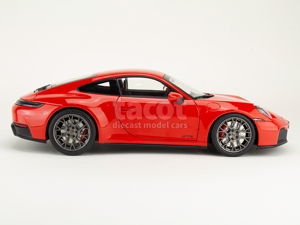 107512 Porsche 911/992 Carrera 4 GTS 2024