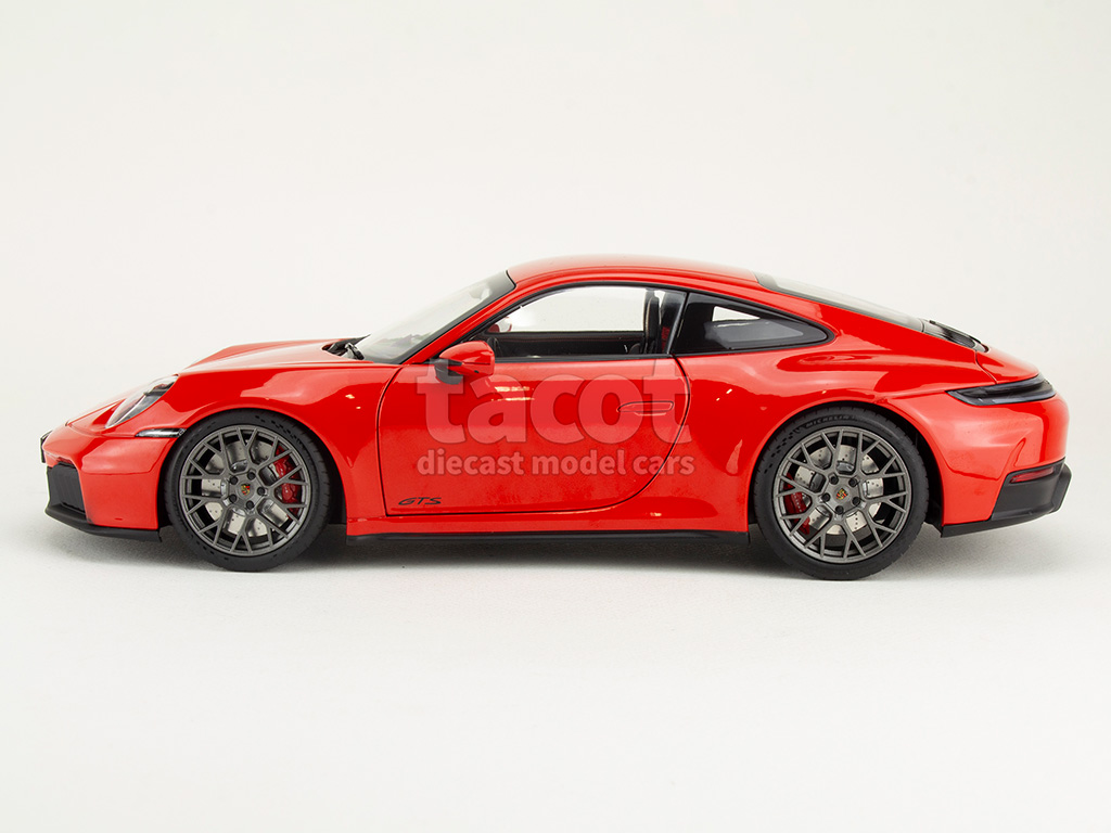 107512 Porsche 911/992 Carrera 4 GTS 2024