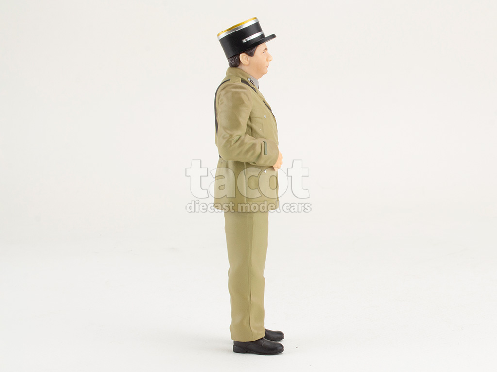 107554 Divers Gendarme de St Tropez