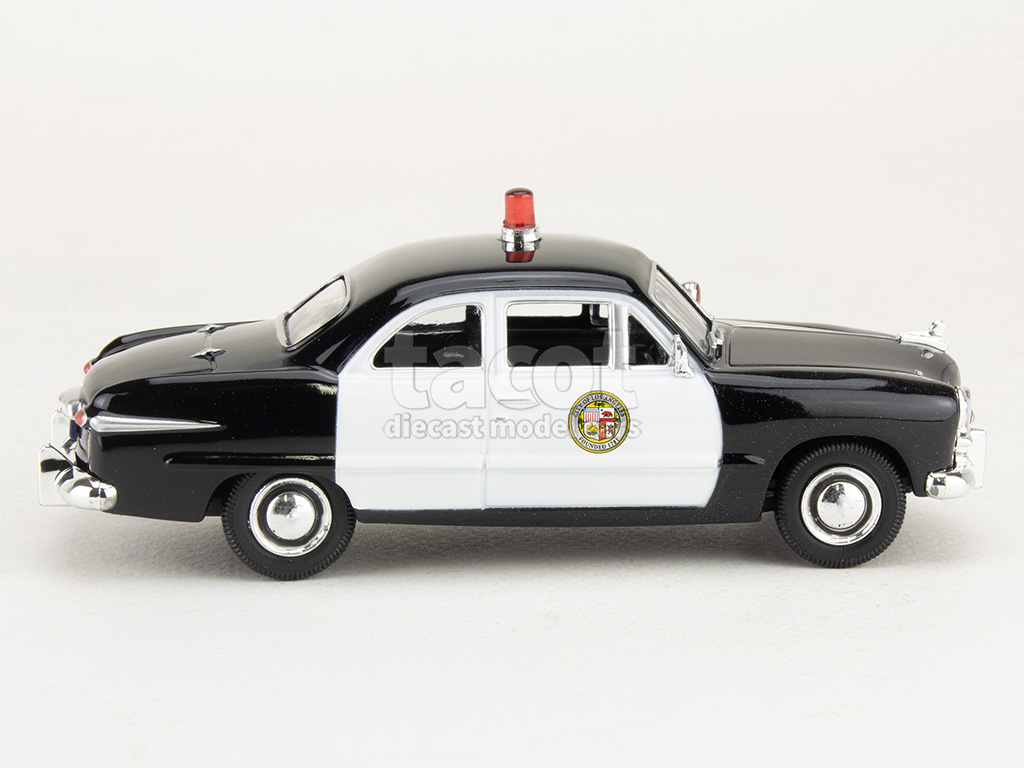 107596 Ford Coup&eacute; Police 1949