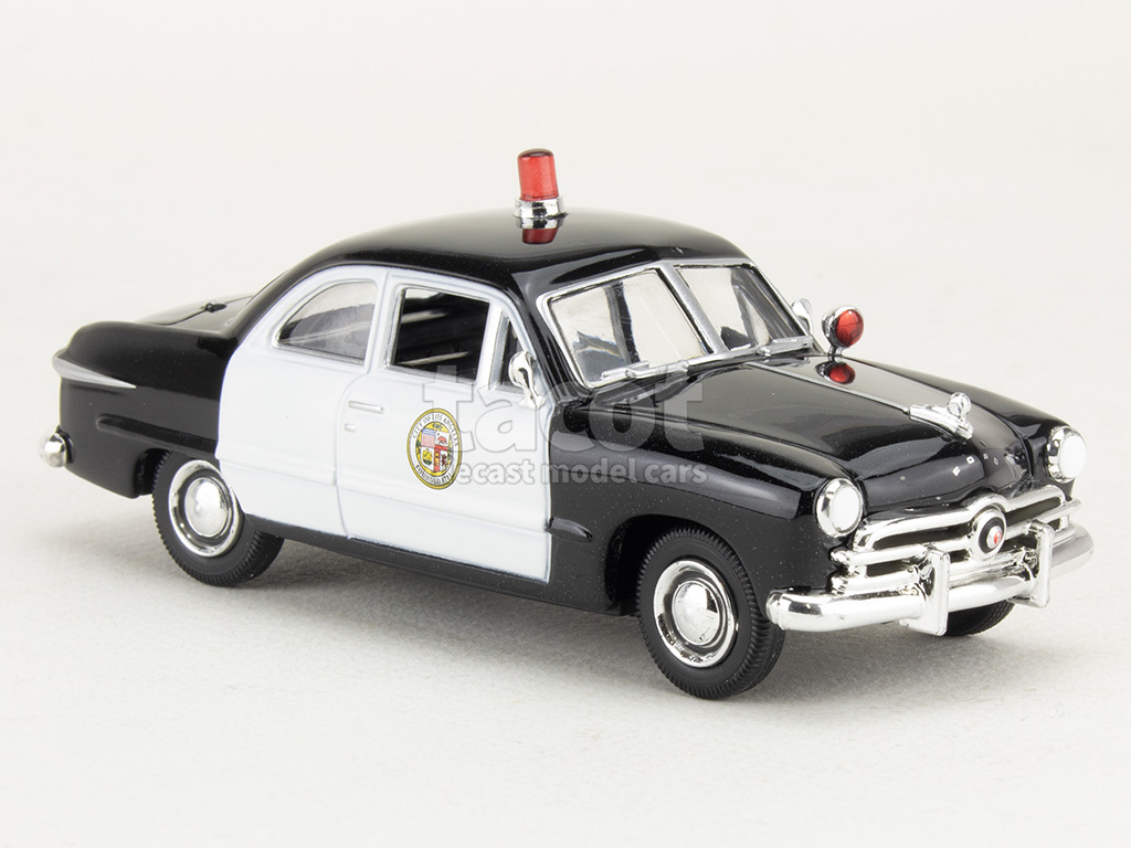 107596 Ford Coup&eacute; Police 1949