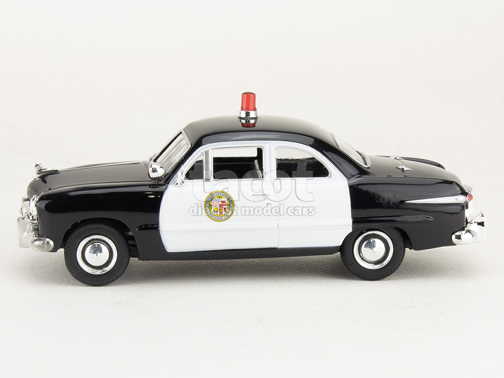 107596 Ford Coup&eacute; Police 1949