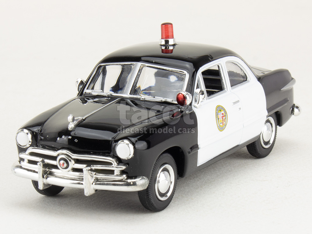 107596 Ford Coup&eacute; Police 1949