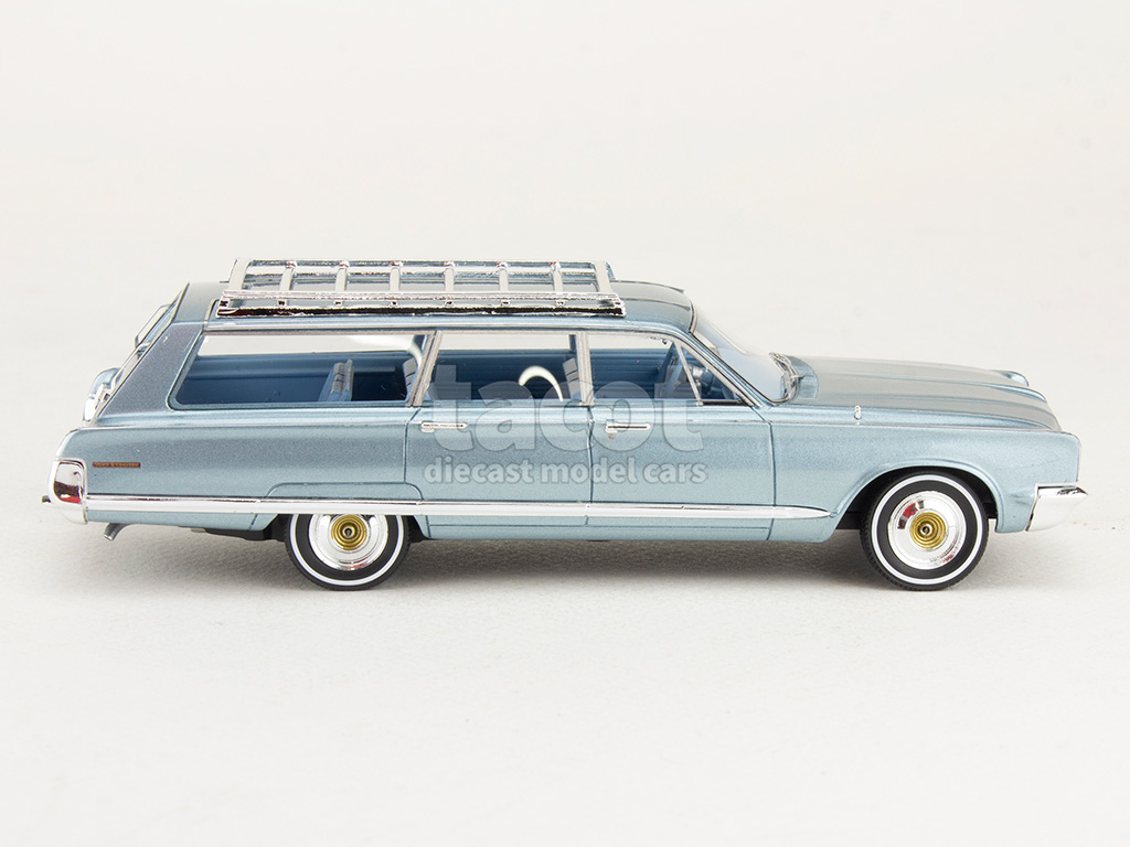 107713 Chrysler Town 