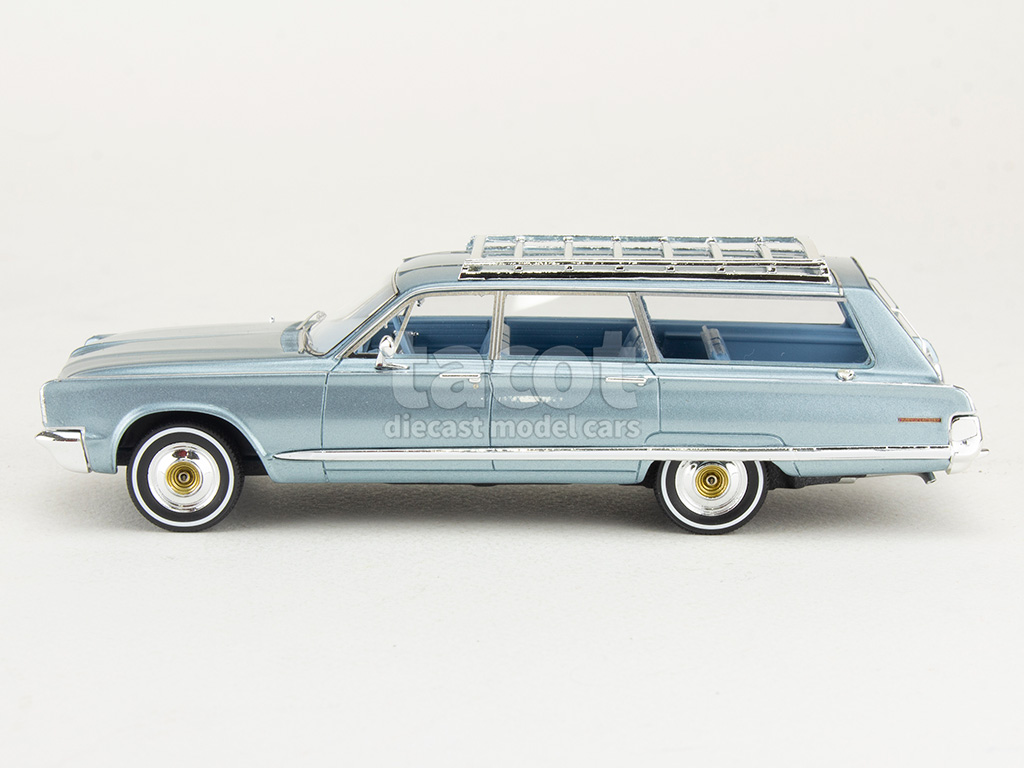 107713 Chrysler Town 