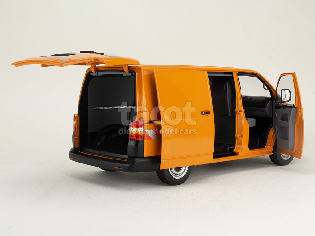 107825 Volkswagen Combi Transporter 2003