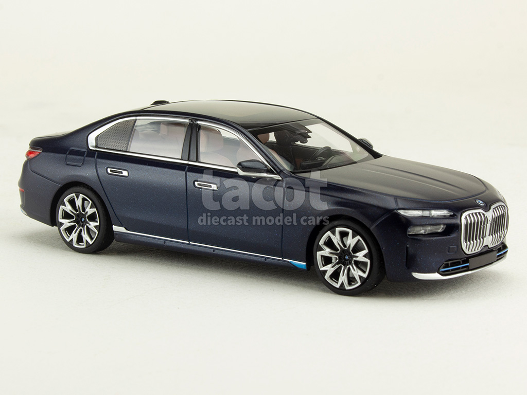 107930 BMW i7/ G70 2023