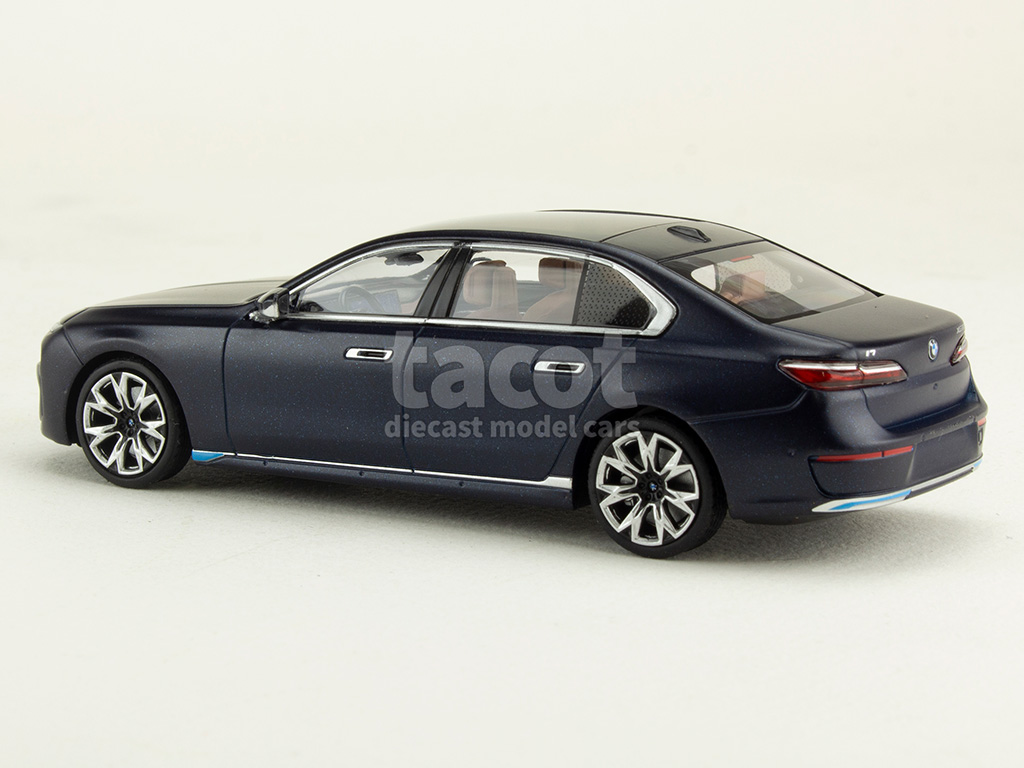 107930 BMW i7/ G70 2023
