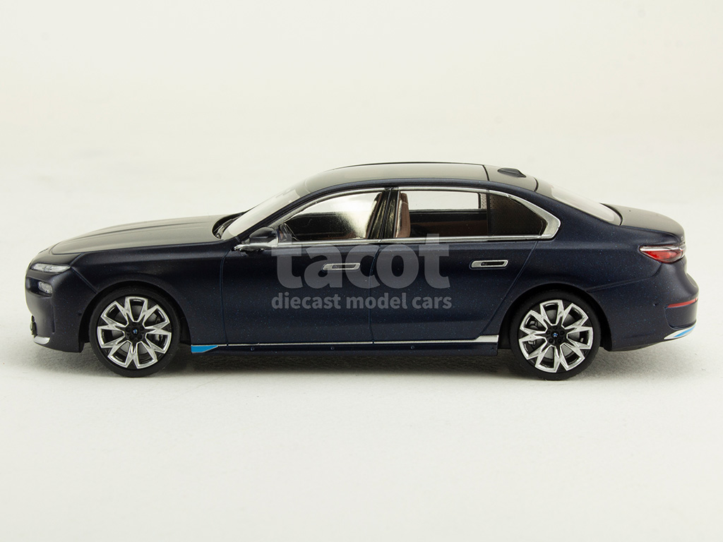 107930 BMW i7/ G70 2023