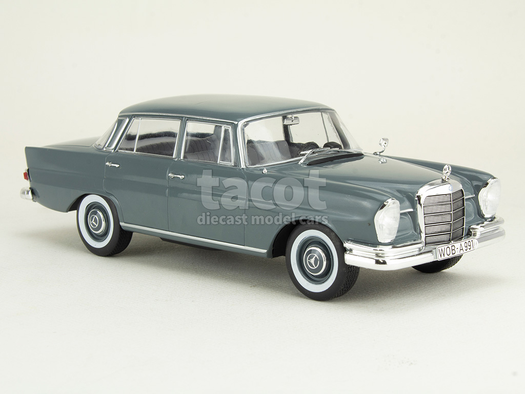 107975 Mercedes 220/ W111 1962