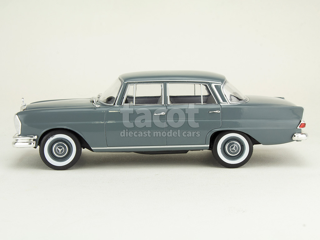 107975 Mercedes 220/ W111 1962