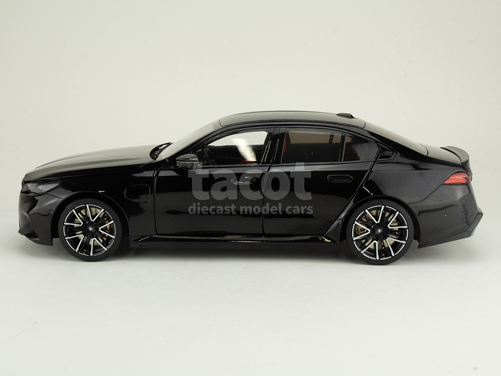 108043 BMW New M5/ G60 2024