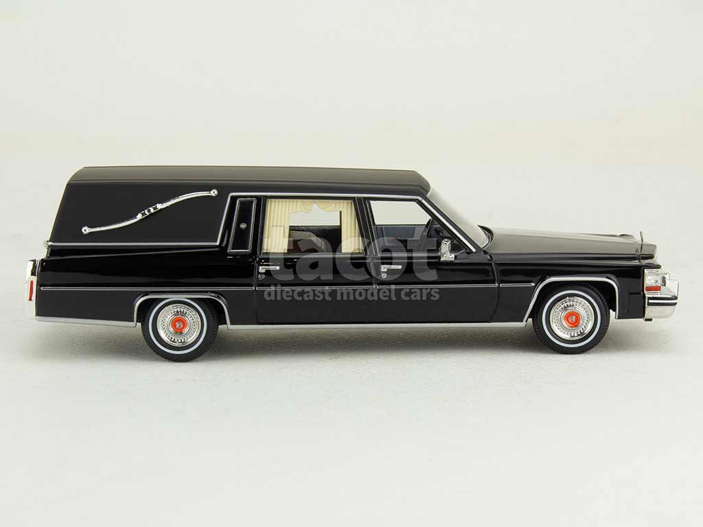 108117 Cadillac Superior Hearse/ Corbillard 1980