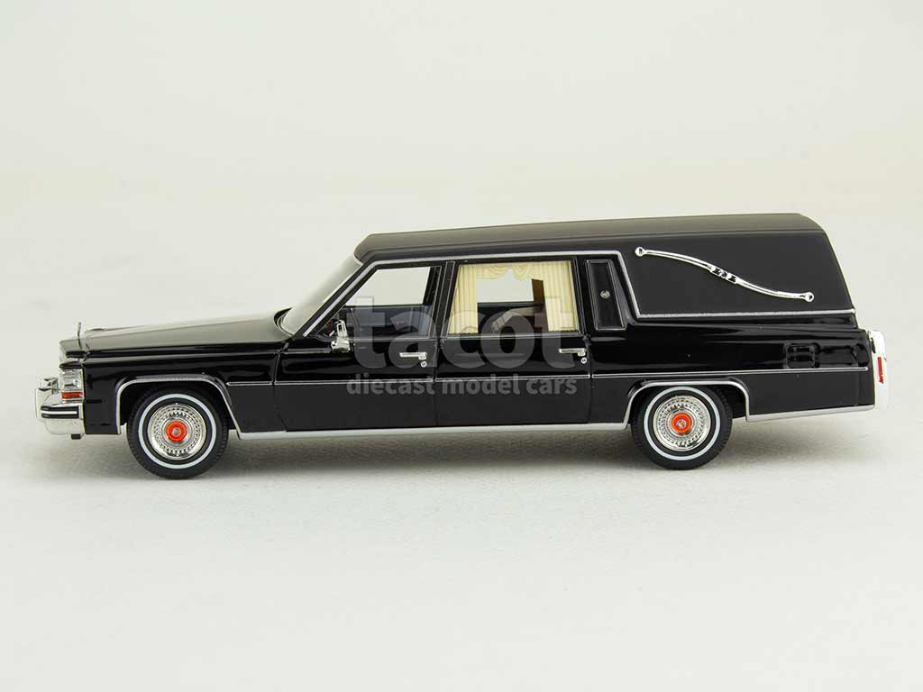 108117 Cadillac Superior Hearse/ Corbillard 1980
