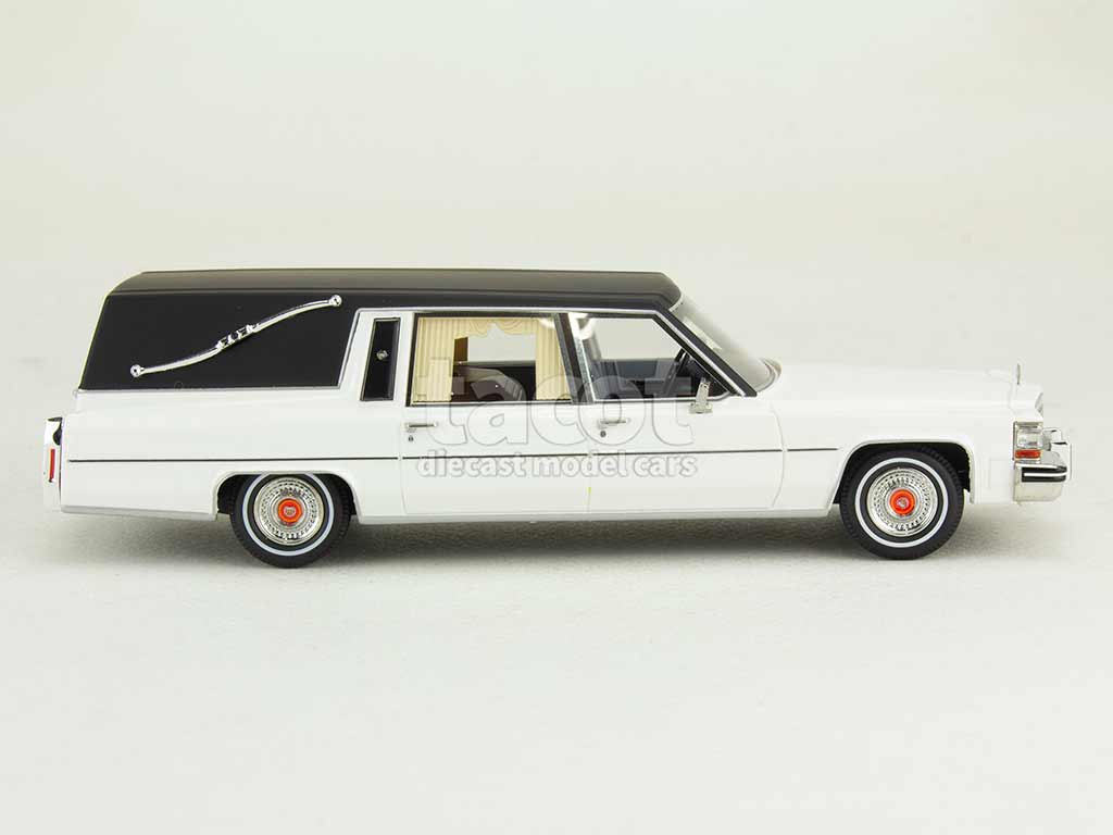 108118 Cadillac Superior Hearse/ Corbillard 1980