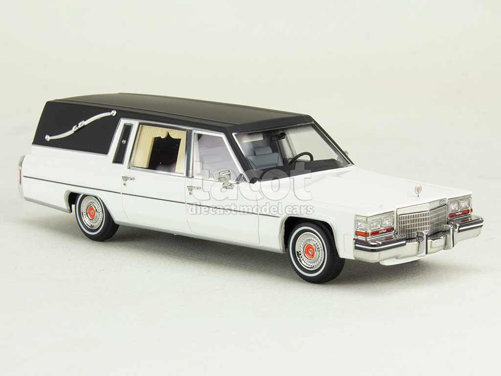 108118 Cadillac Superior Hearse/ Corbillard 1980