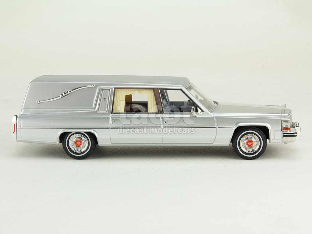 108119 Cadillac Superior Hearse/ Corbillard 1980