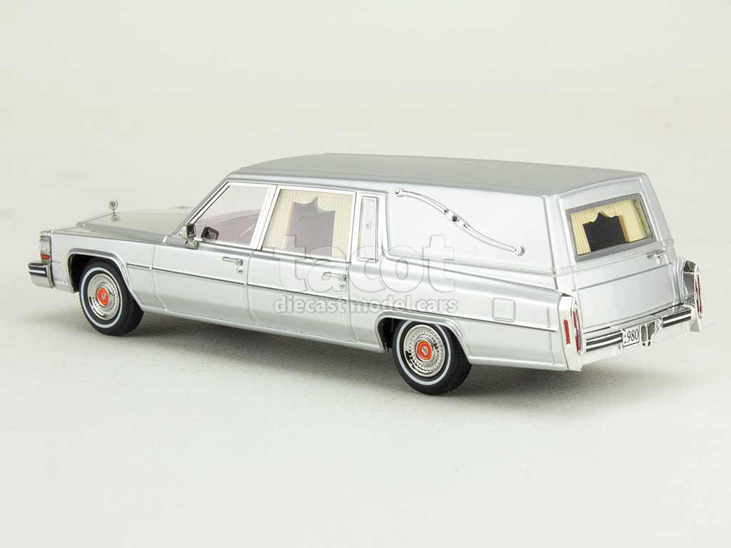 108119 Cadillac Superior Hearse/ Corbillard 1980