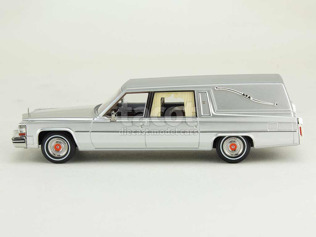 108119 Cadillac Superior Hearse/ Corbillard 1980
