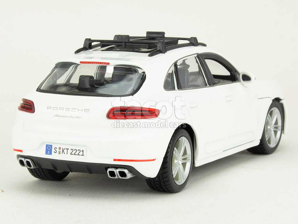 108165 Porsche Macan Turbo 2015