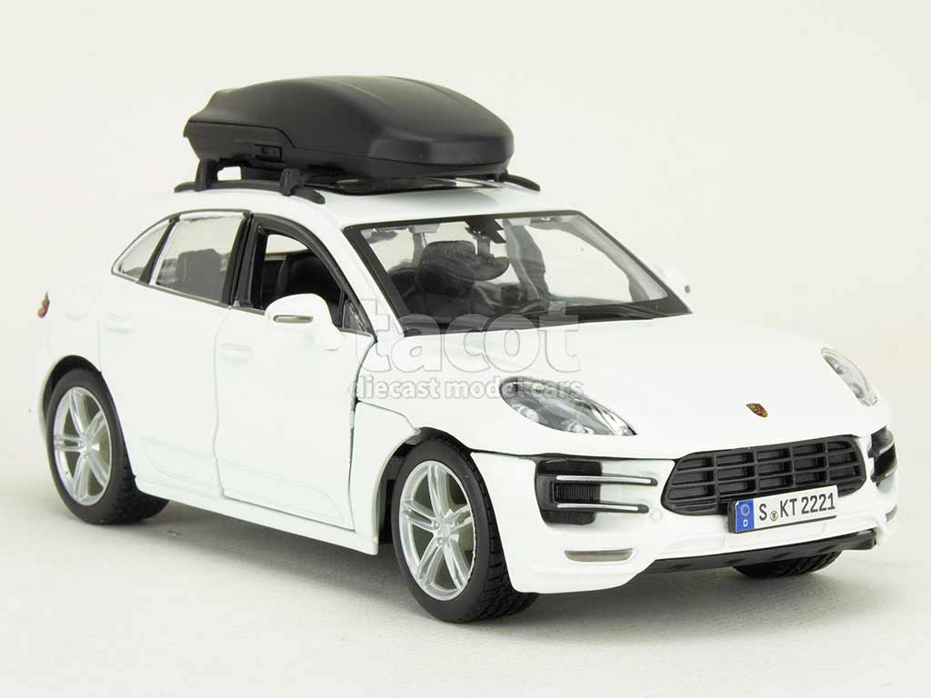 108165 Porsche Macan Turbo 2015