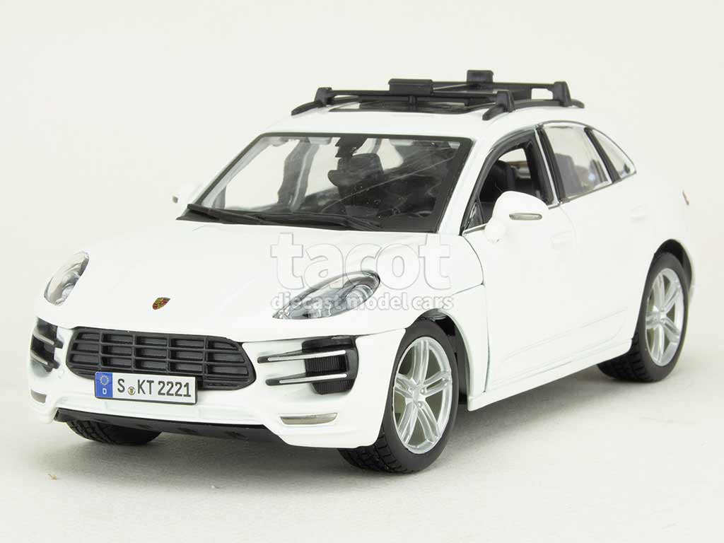 108165 Porsche Macan Turbo 2015