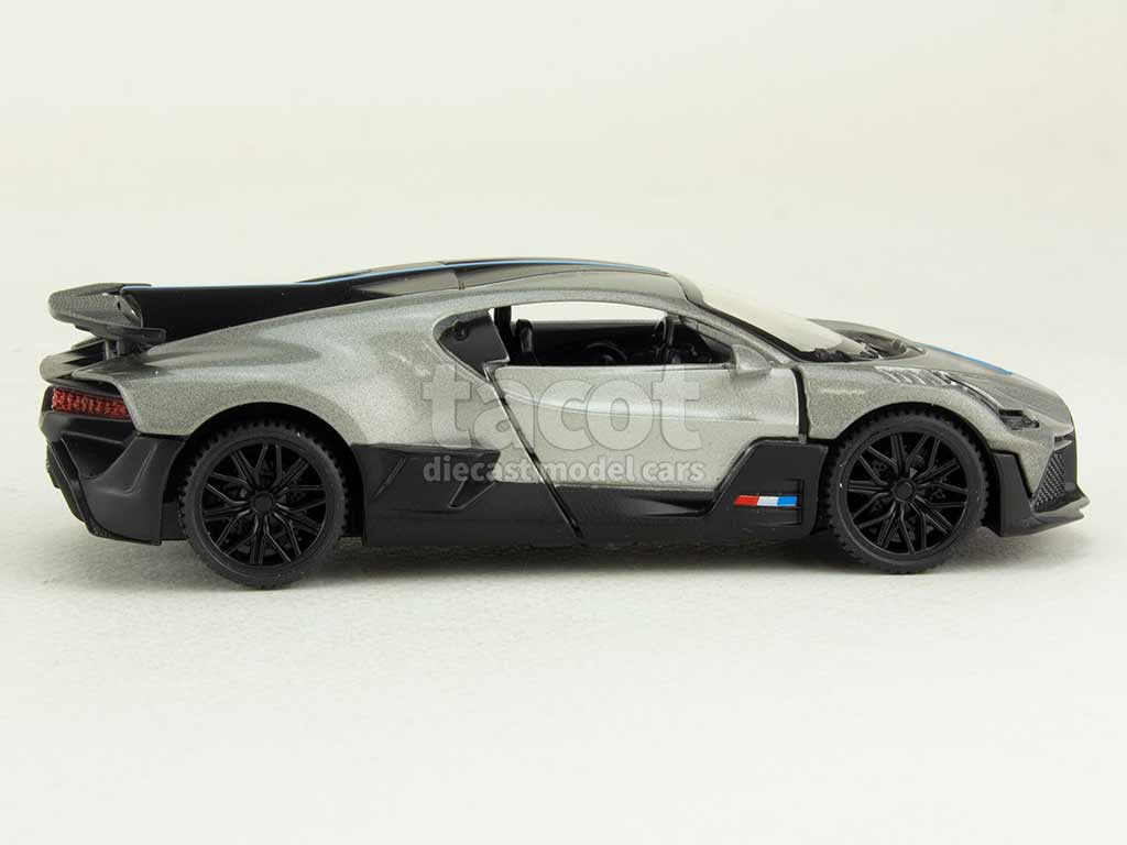 108243 Bugatti Divo 2020
