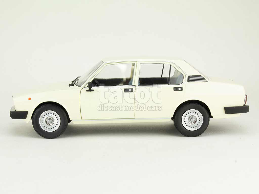 108246 Alfa Romeo Alfetta Berline 2000L 1978