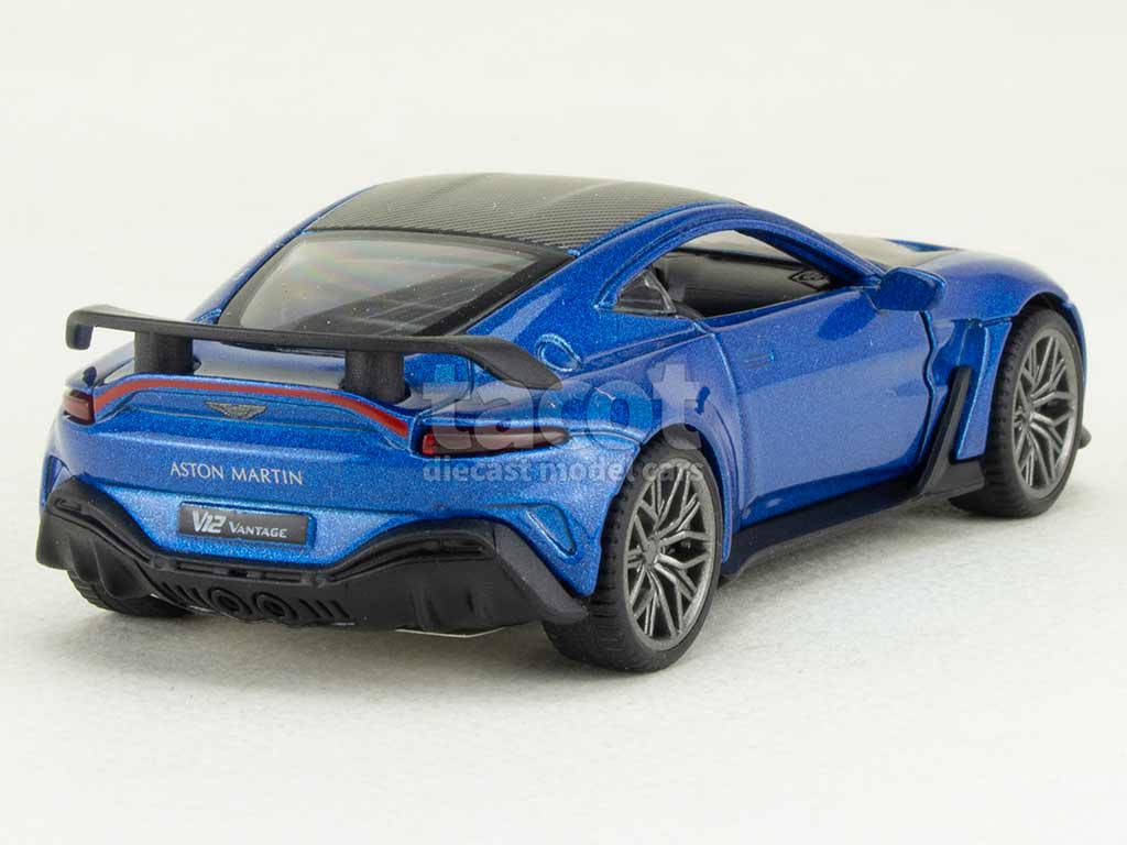 108274 Aston Martin Vantage V12 2013