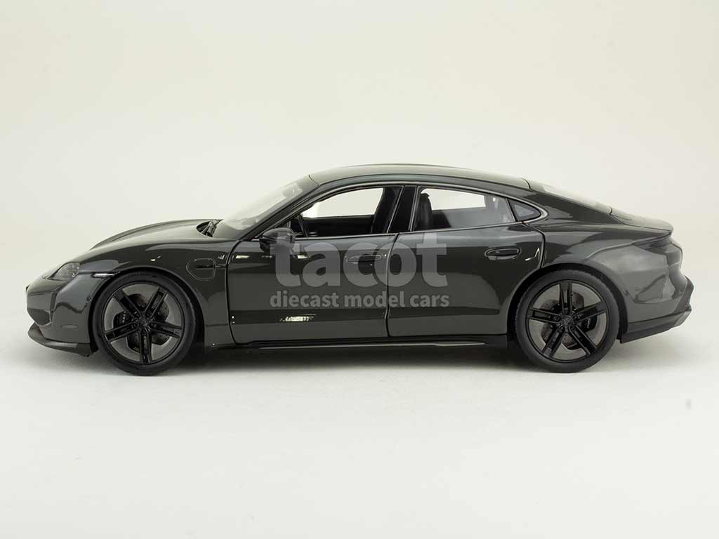 108363 Porsche Taycan Turbo S 2024