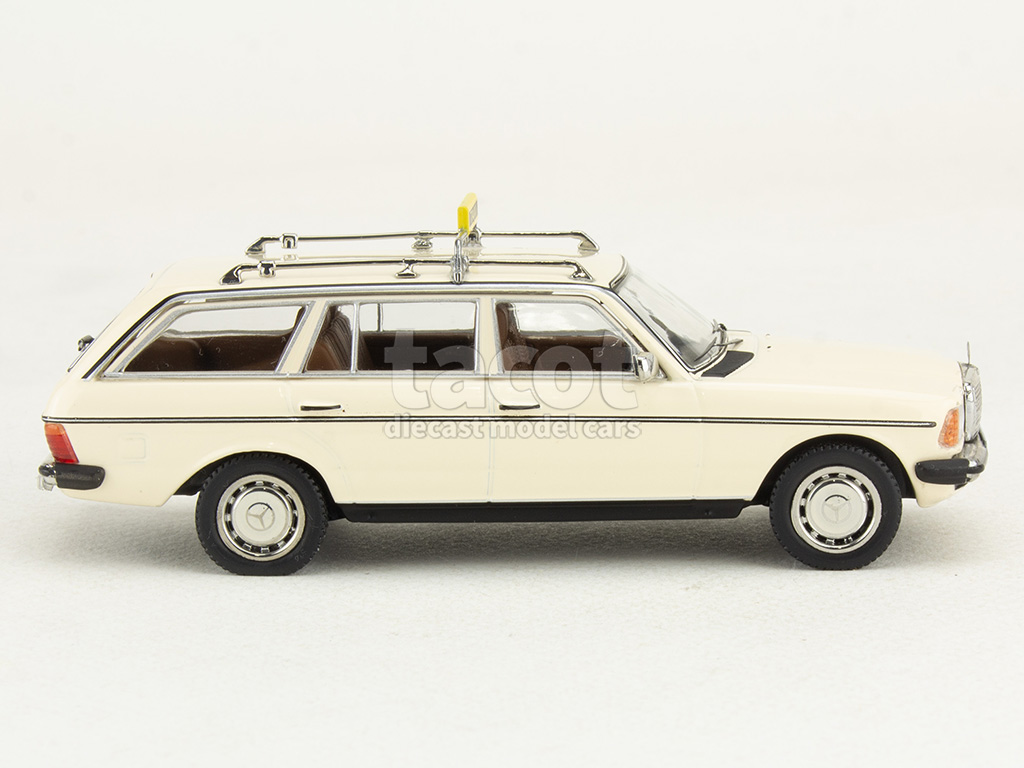 108441 Mercedes 200T/ S123 Taxi 1982