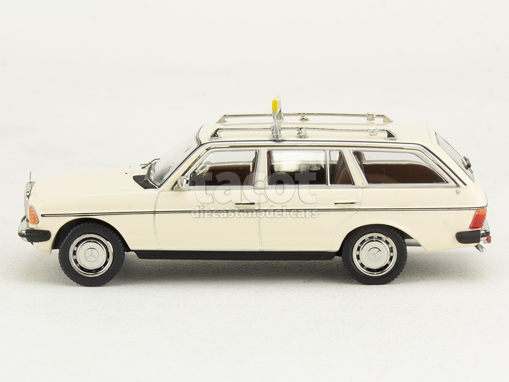 108441 Mercedes 200T/ S123 Taxi 1982