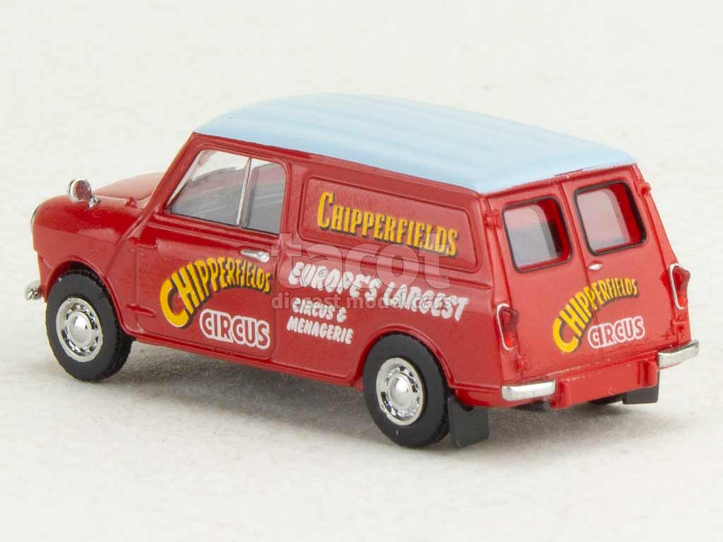 108499 Austin Mini Countryman Circus Chipperfields
