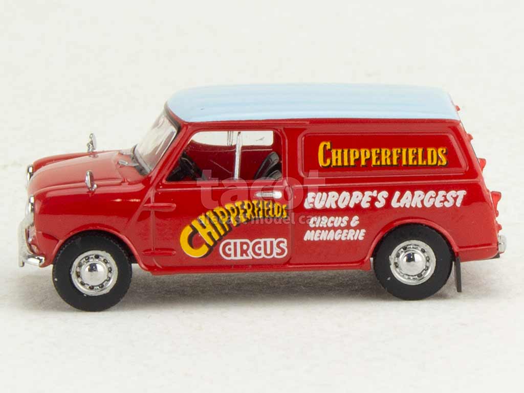 108499 Austin Mini Countryman Circus Chipperfields