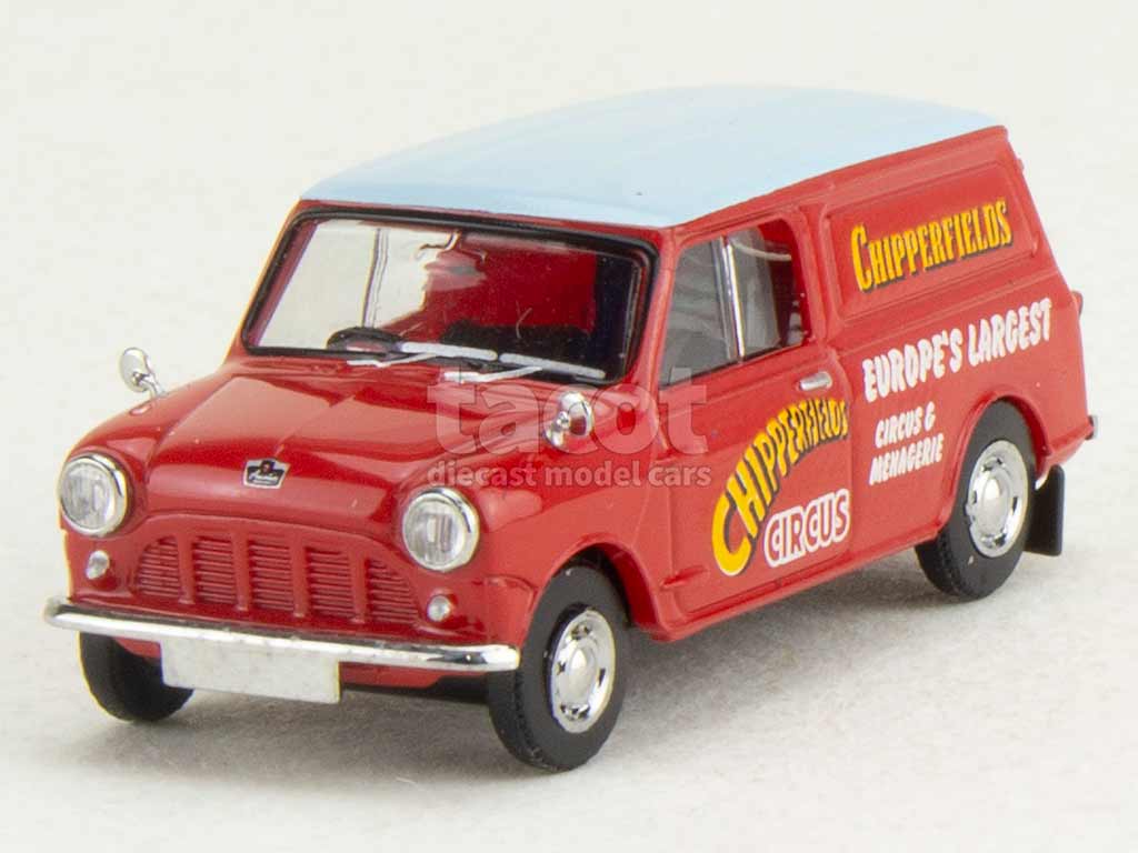 108499 Austin Mini Countryman Circus Chipperfields