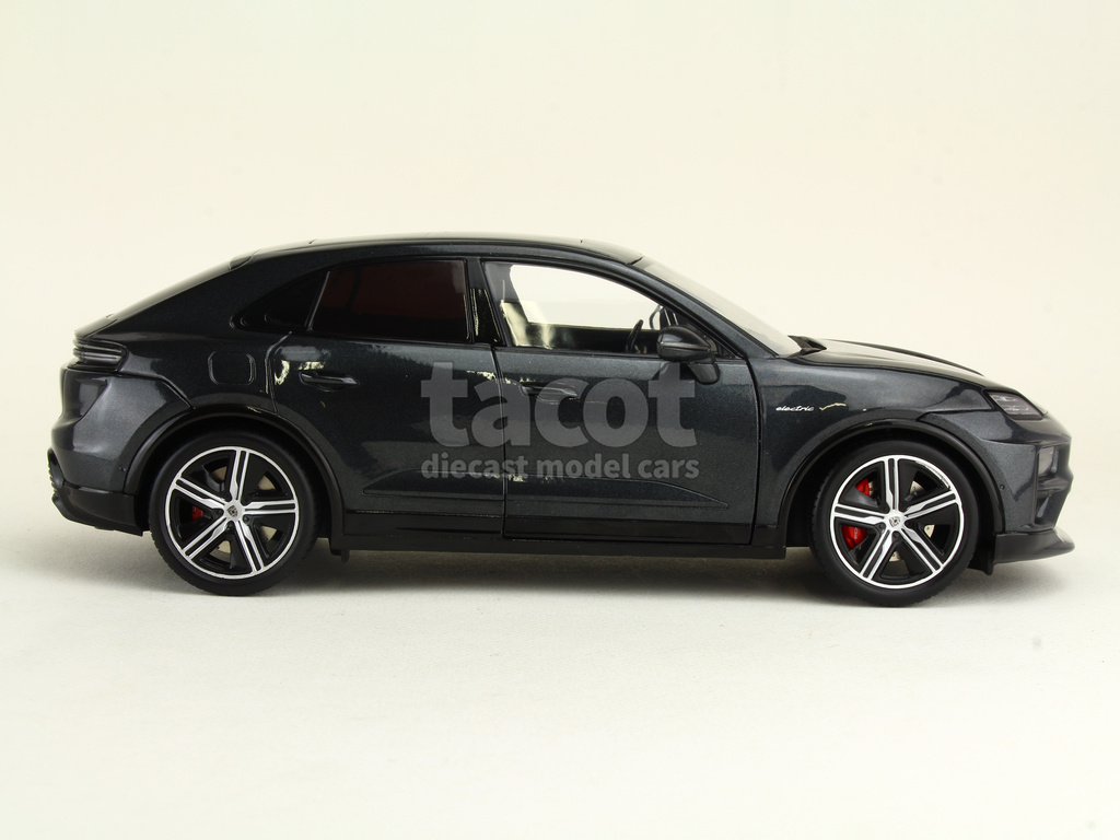 108677 Porsche New Macan Turbo 2026