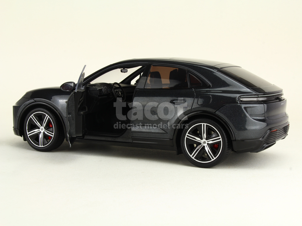 108677 Porsche New Macan Turbo 2026