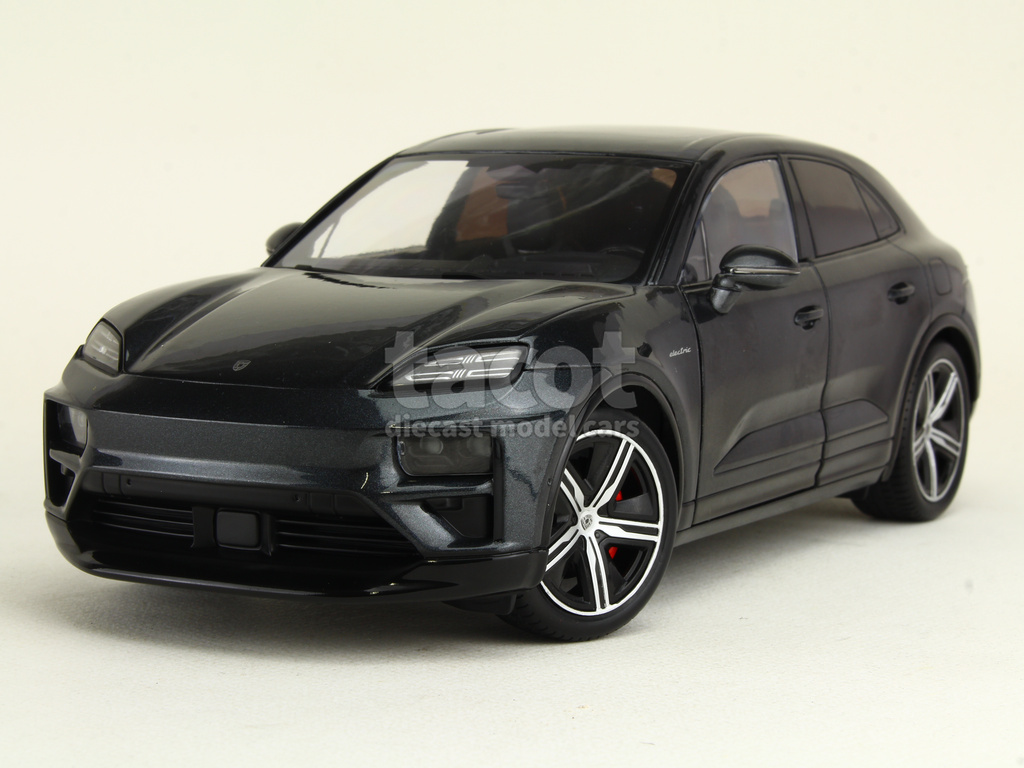 108677 Porsche New Macan Turbo 2026