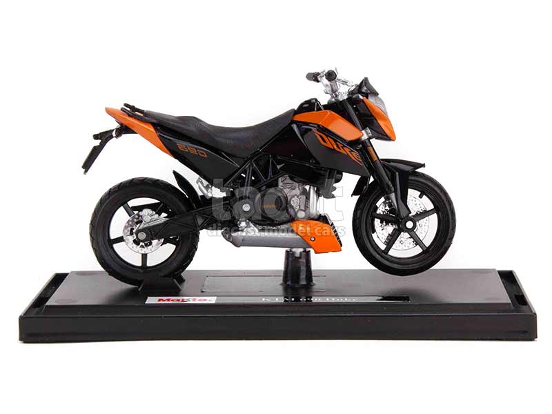 thumbnail image 2 of Maisto KTM 690 Duke Diecast Motorcycle Model - 1/12 Scale Orange & Black 2 of 9