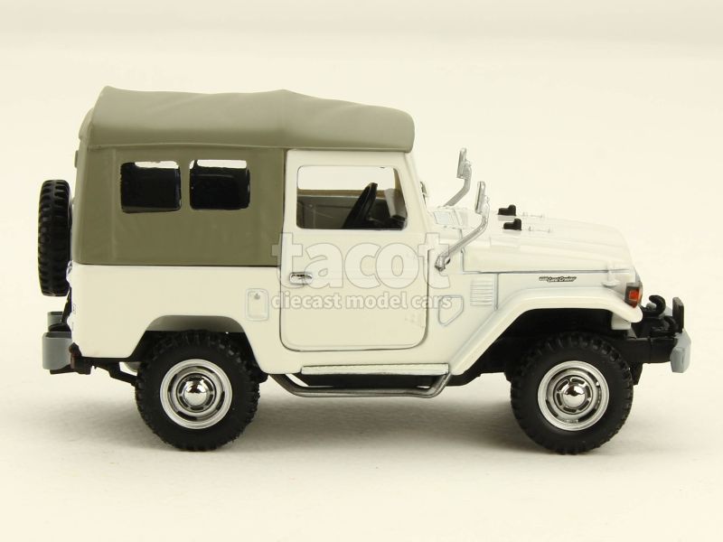 Toyota Land Cruiser JA300W ZX red (Mark43 - Import Japon) 1:43