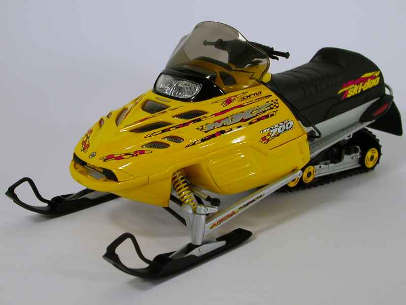 31891 Ski-Doo Snowmobile MXZ 2001