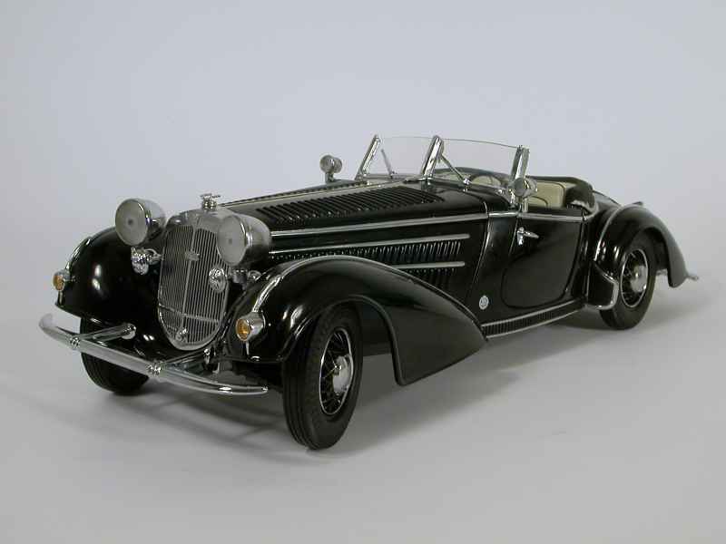 Miniature Horch 855 Roadster 1939 – Sunstar 1/18 – Réf 2403 – Argenté