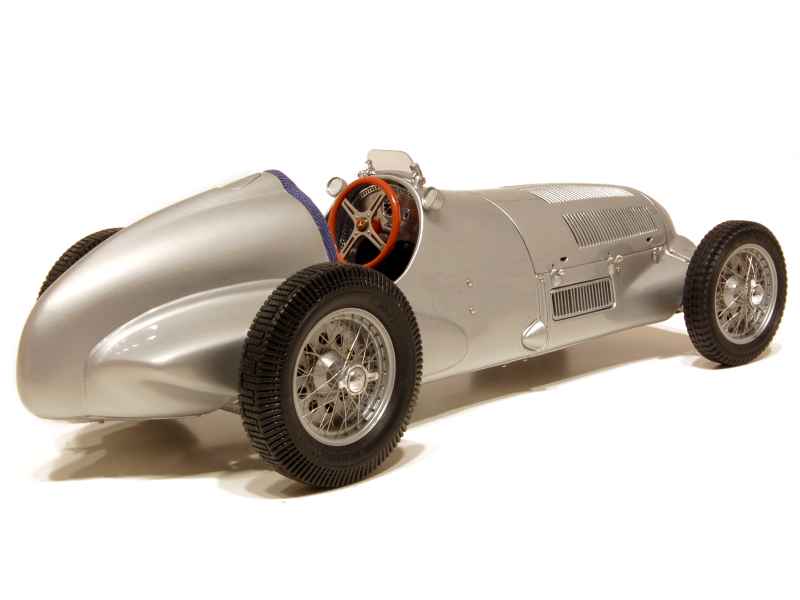 CMC 1/18 Mercedes Benz portant le numero 12 - W125 1937 -Limited Édition
