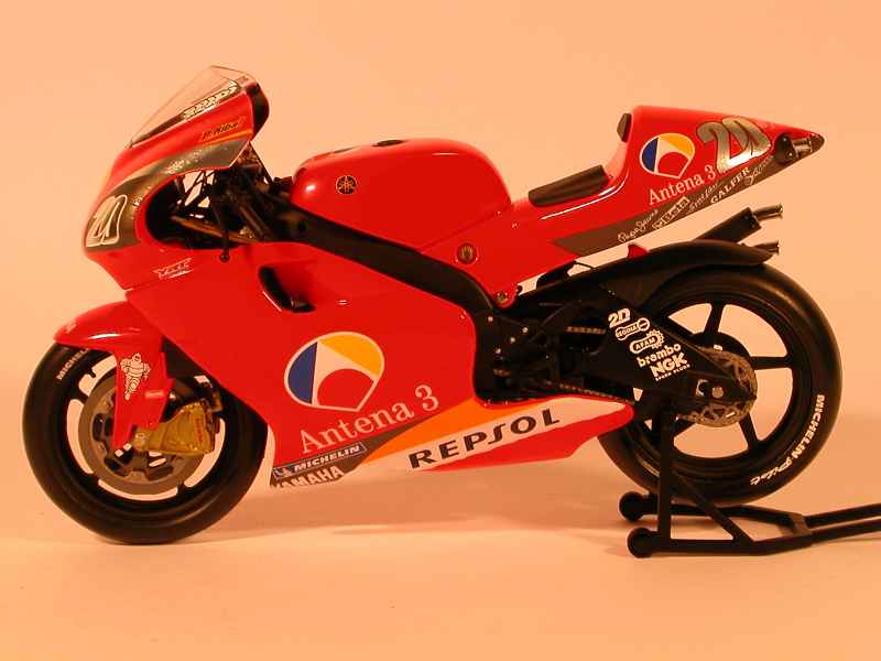 37981 Yamaha YZR 500 Moto GP 2002
