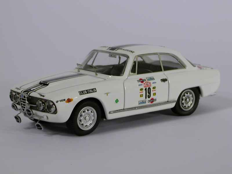 40133 Alfa Romeo 2000 Sprint 1987