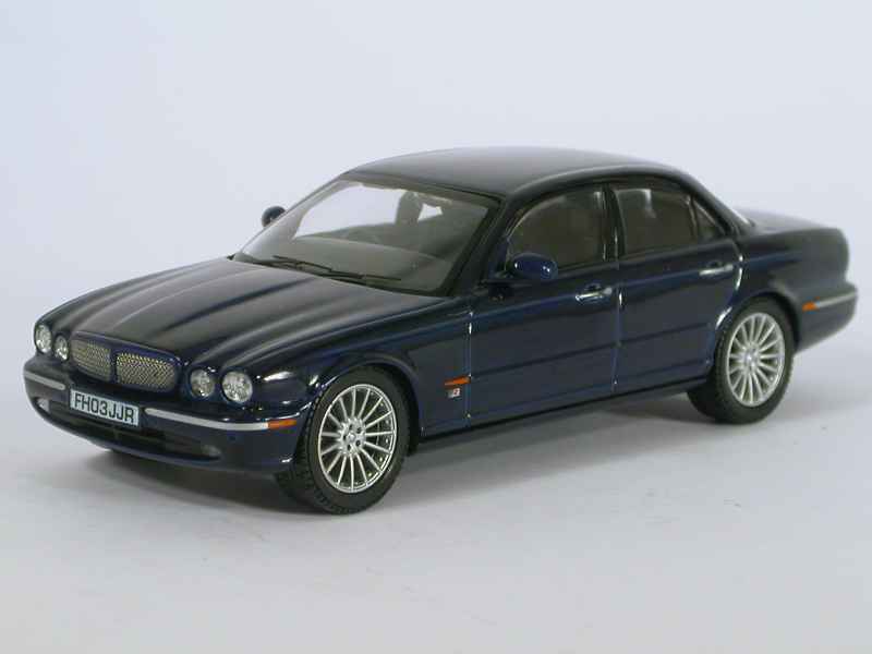 40918 Jaguar XJR 2004